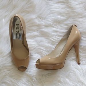 MICHAEL KORS Nude Patent Leather Peep Toe Pump